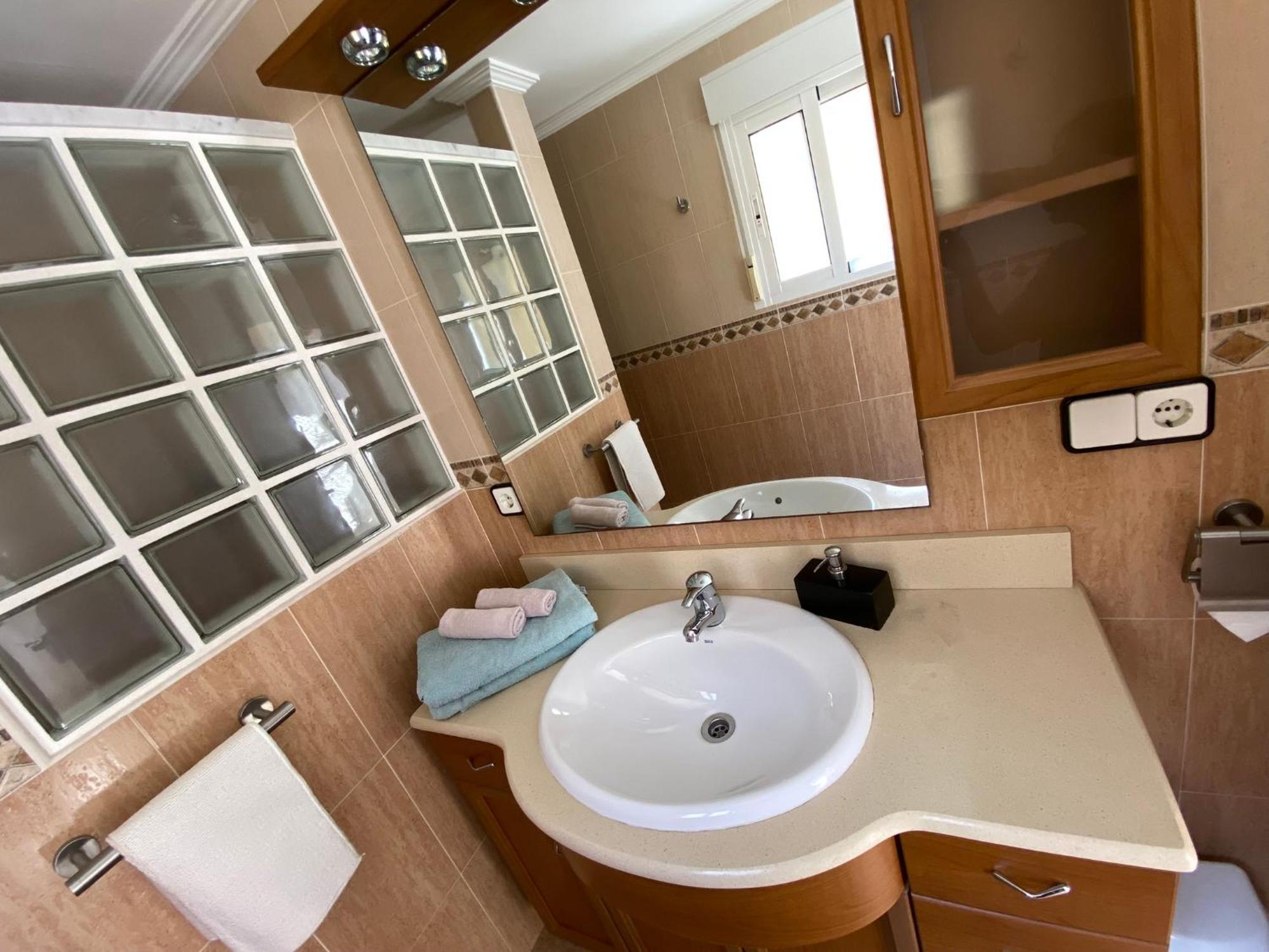 Guesthouse In Torrent Luaran gambar