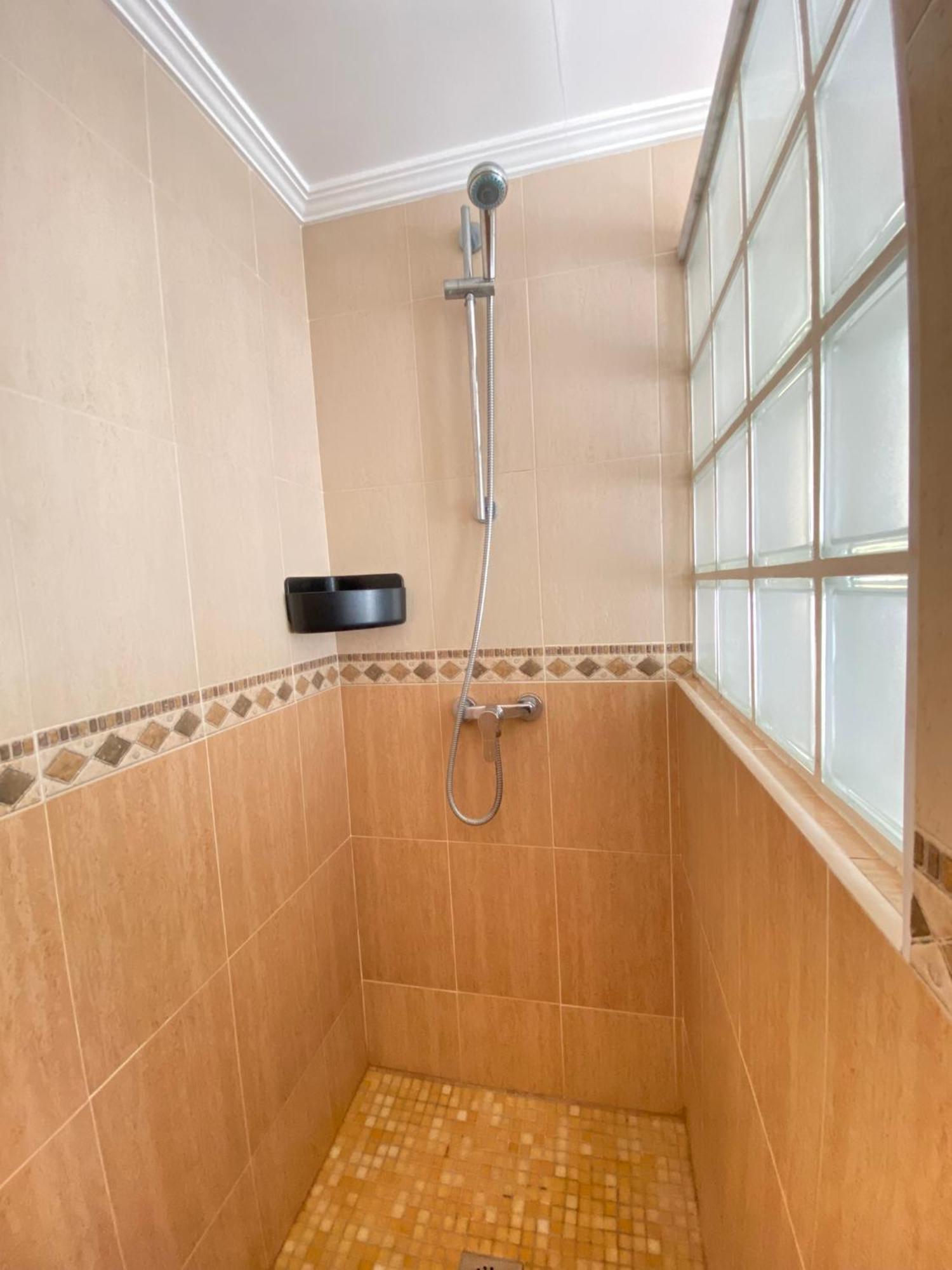 Guesthouse In Torrent Luaran gambar